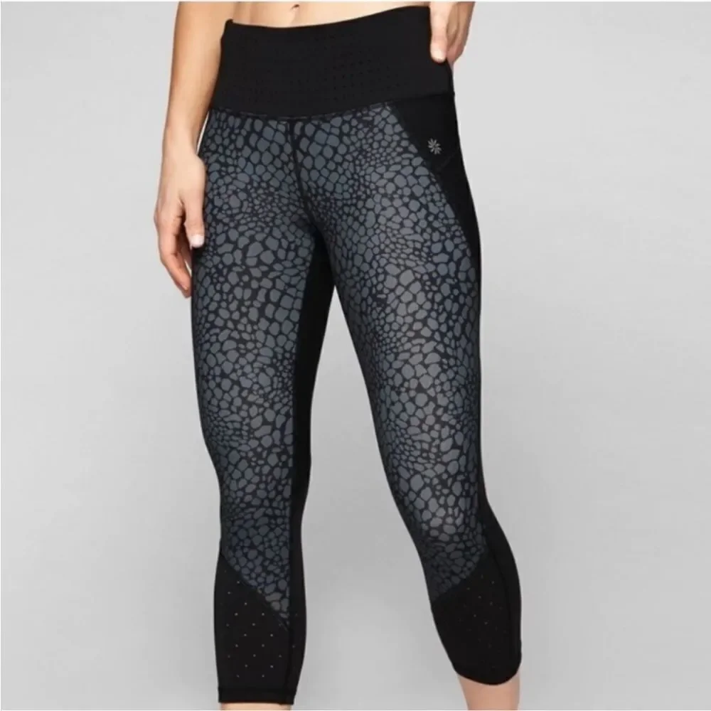 Athleta Crocodile Stealth TruCool Capri Leggings Small - Picture 2 of 16